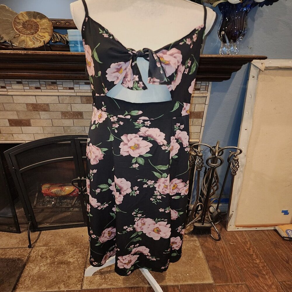 NWOT, FLORAL PEEKABOO DRESS BY SHEIN. SIZE XL.